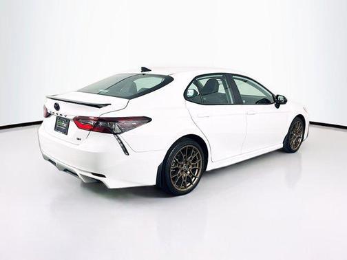 2024 Toyota Camry Hybrid SE