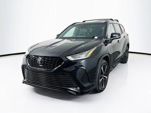 Midnight Black Metallic 2021 Toyota Highlander XSE