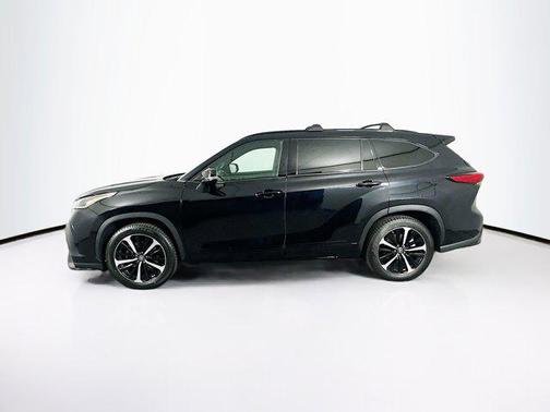 Midnight Black Metallic 2021 Toyota Highlander XSE