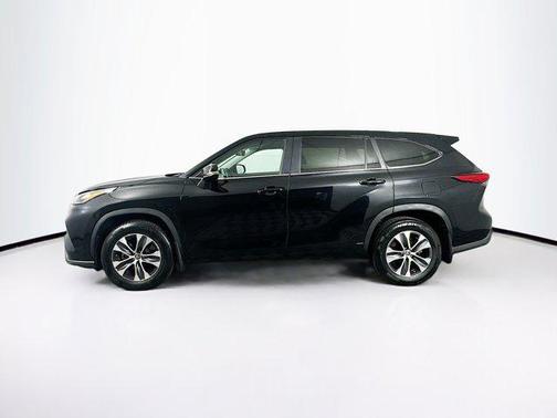 Midnight Black Metallic 2023 Toyota Highlander XLE