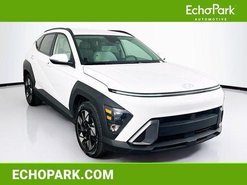 Atlas White 2025 Hyundai KONA SEL
