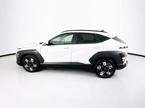 Atlas White 2025 Hyundai KONA SEL