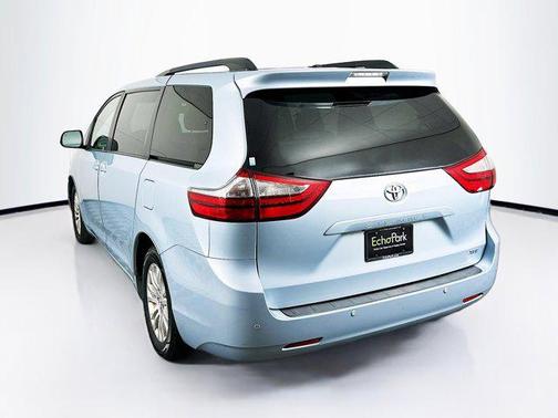 2016 Toyota Sienna XLE