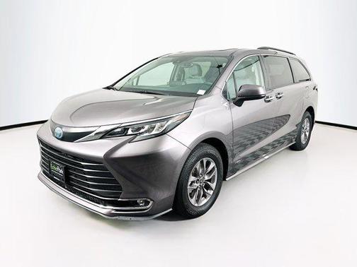 2021 Toyota Sienna XLE 8 Passenger