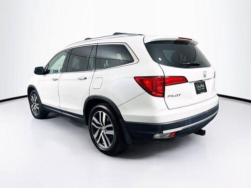 White Diamond Pearl 2018 Honda Pilot Touring