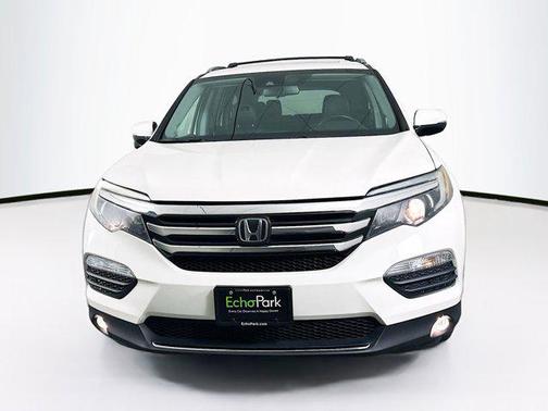 White Diamond Pearl 2018 Honda Pilot Touring