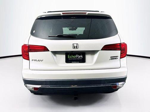 White Diamond Pearl 2018 Honda Pilot Touring