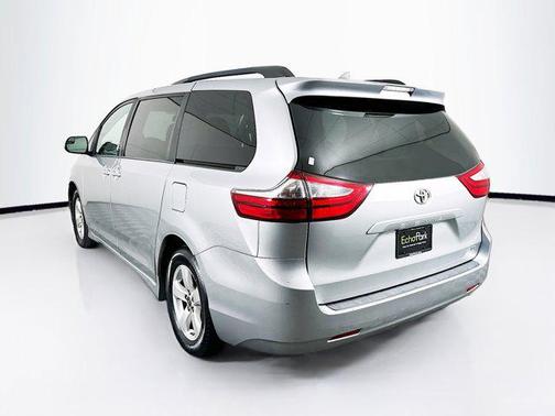 Celestial Silver Metallic 2019 Toyota Sienna LE