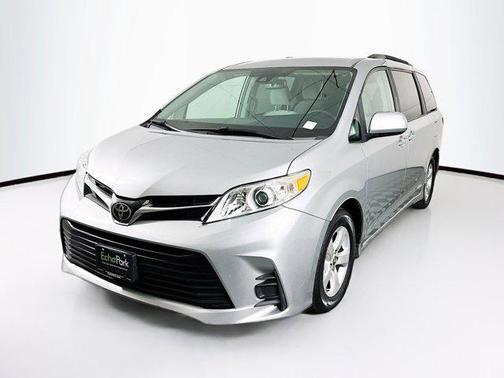 Celestial Silver Metallic 2019 Toyota Sienna LE