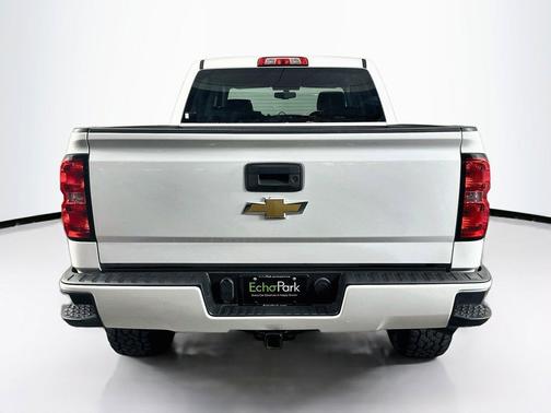 Summit White 2018 Chevrolet Silverado 1500 2LT
