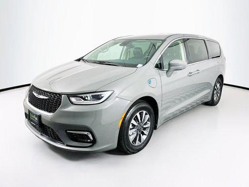 2022 Chrysler Pacifica Hybrid Touring L