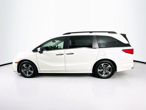 White Diamond Pearl 2019 Honda Odyssey Touring