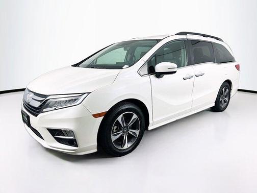 White Diamond Pearl 2019 Honda Odyssey Touring