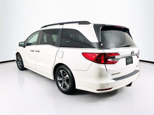 White Diamond Pearl 2019 Honda Odyssey Touring