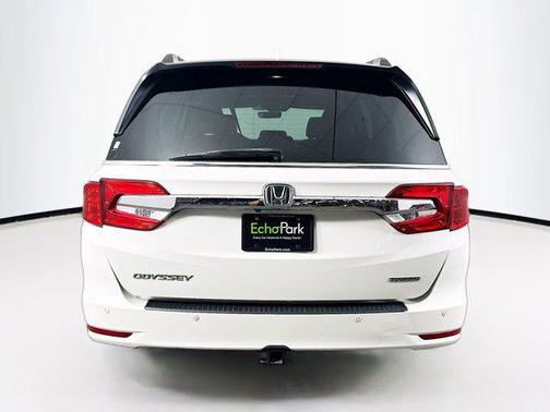 White Diamond Pearl 2019 Honda Odyssey Touring
