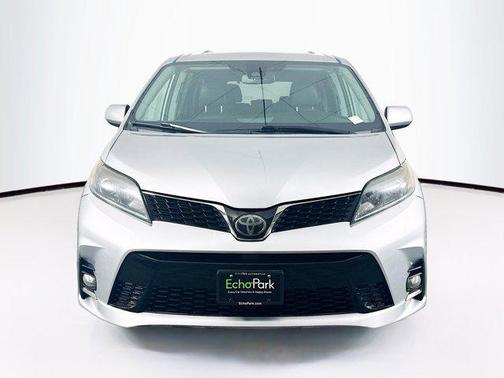 2020 Toyota Sienna SE