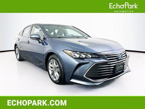 2022 Toyota Avalon Hybrid XLE