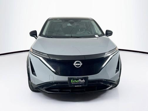 Boulder Gray Pearl/Black Diamond Pearl 2024 Nissan ARIYA ENGAGE