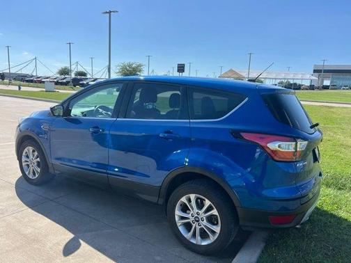 Blue 2017 Ford Escape SE