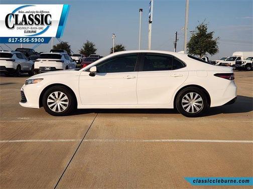 2022 Toyota Camry Hybrid LE