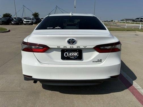 2022 Toyota Camry Hybrid LE