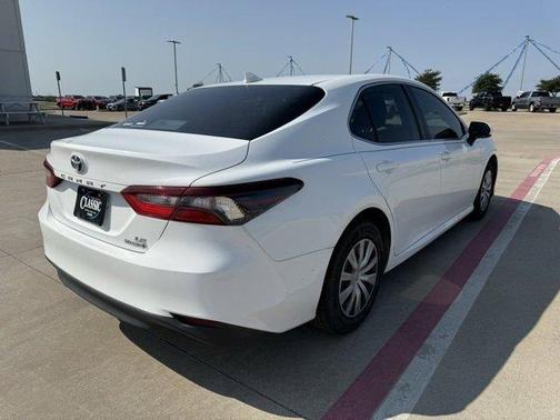 2022 Toyota Camry Hybrid LE