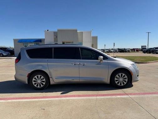 2018 Chrysler Pacifica Touring-L