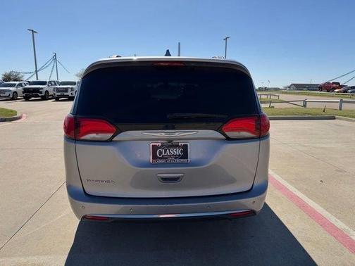 2018 Chrysler Pacifica Touring-L