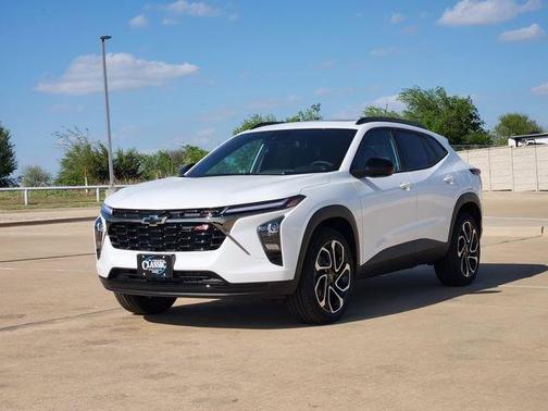 Summit White 2026 Chevrolet Trax 2RS