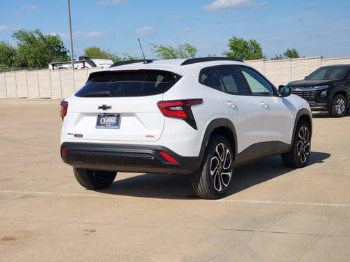 Summit White 2026 Chevrolet Trax 2RS