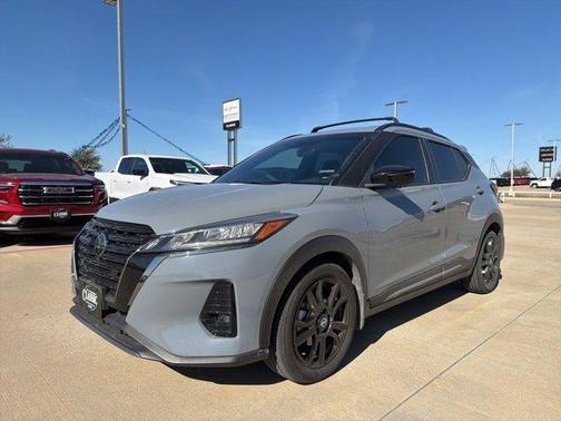 2021 Nissan Kicks SR