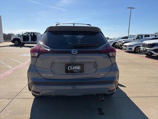 2021 Nissan Kicks SR