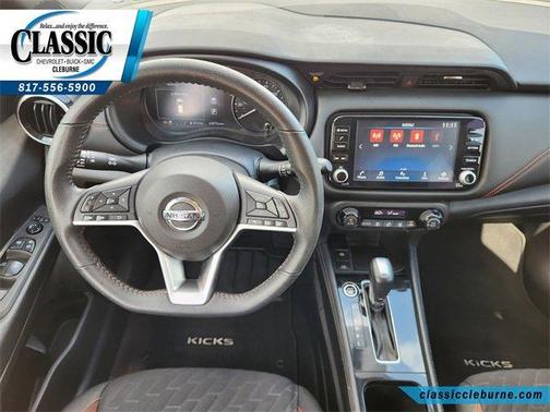 2021 Nissan Kicks SR