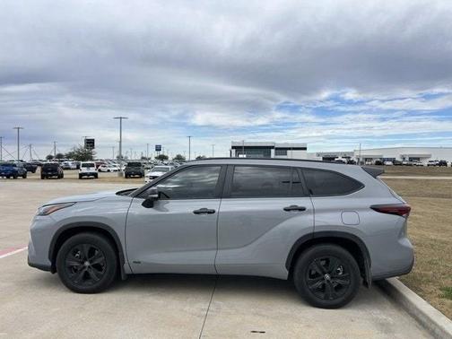 2024 Toyota Highlander Hybrid XLE