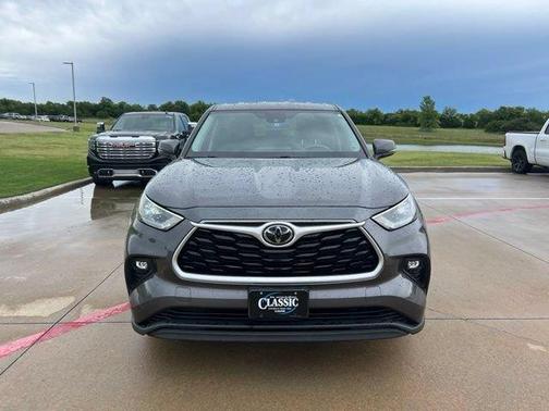 Gray 2021 Toyota Highlander LE