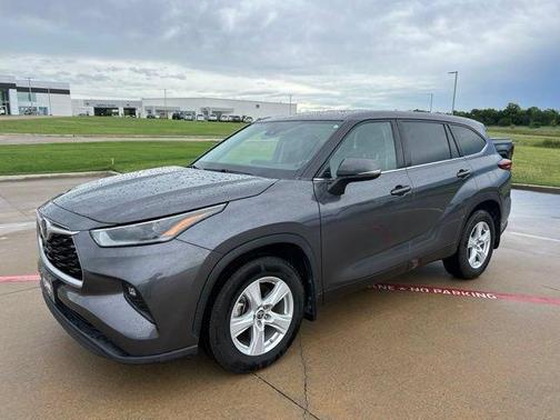 Gray 2021 Toyota Highlander LE