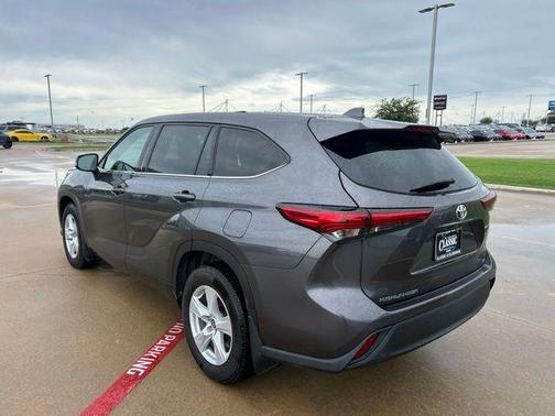 Gray 2021 Toyota Highlander LE