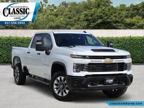 Summit White 2026 Chevrolet Silverado 2500 Custom