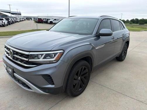 Platinum Gray Metallic 2022 Volkswagen Atlas Cross Sport 3.6L V6 SE w/Technology