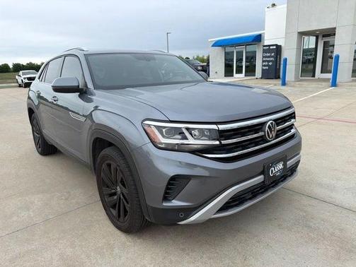 Platinum Gray Metallic 2022 Volkswagen Atlas Cross Sport 3.6L V6 SE w/Technology