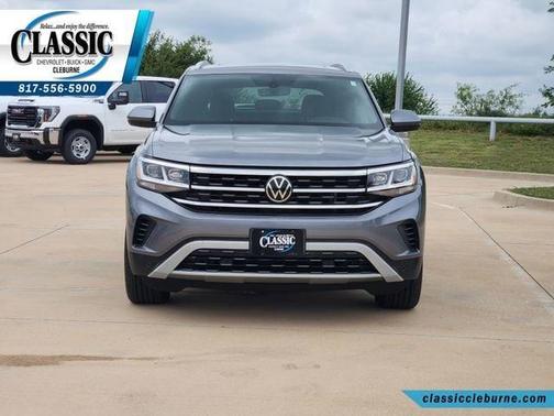 Platinum Gray Metallic 2022 Volkswagen Atlas Cross Sport 3.6L V6 SE w/Technology