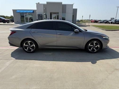 2021 Hyundai ELANTRA Limited