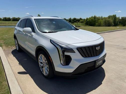 Crystal White Tri-Coat 2023 Cadillac XT4 Luxury