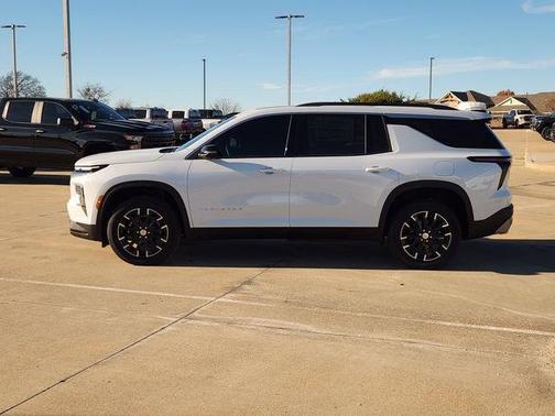 Polar White 2026 Chevrolet Traverse LT