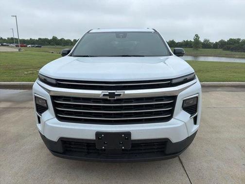 Polar White 2026 Chevrolet Traverse LT