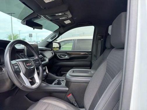 Summit White 2022 GMC Yukon SLE