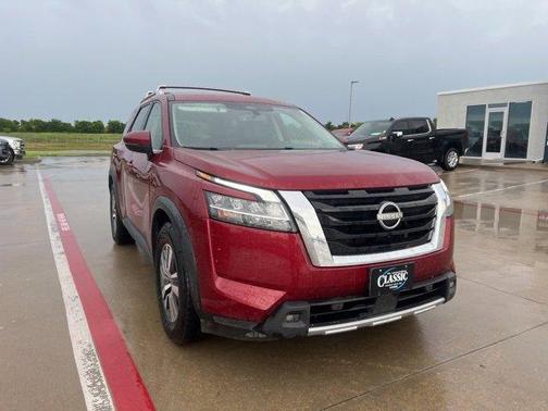 2023 Nissan Pathfinder SL