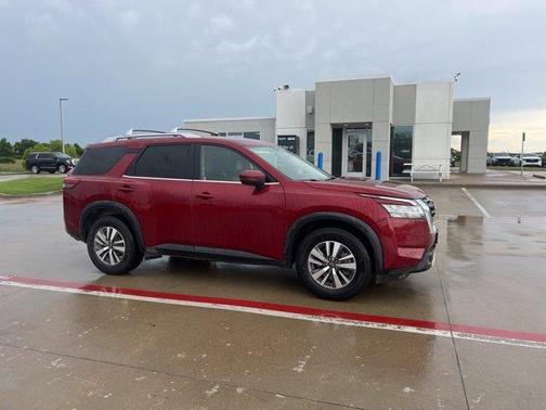 2023 Nissan Pathfinder SL