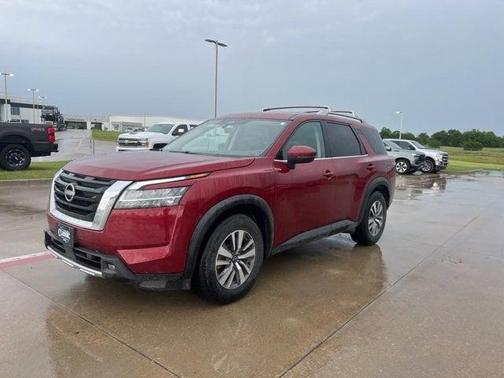 2023 Nissan Pathfinder SL