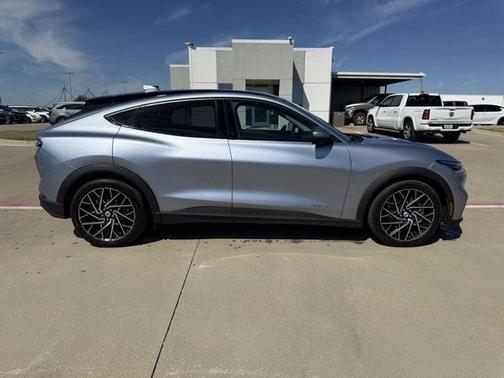 2022 Ford Mustang Mach-E Select